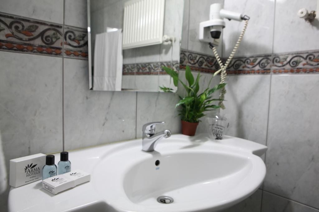 Arma Hotel Manisa Bagian luar foto